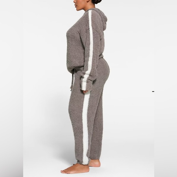 SKIMS COZY KNIT TEDDY 2 Pc Set Gray Chalk Soft Boucle Knit Snuggly Cozy Comfy - Picture 3 of 13